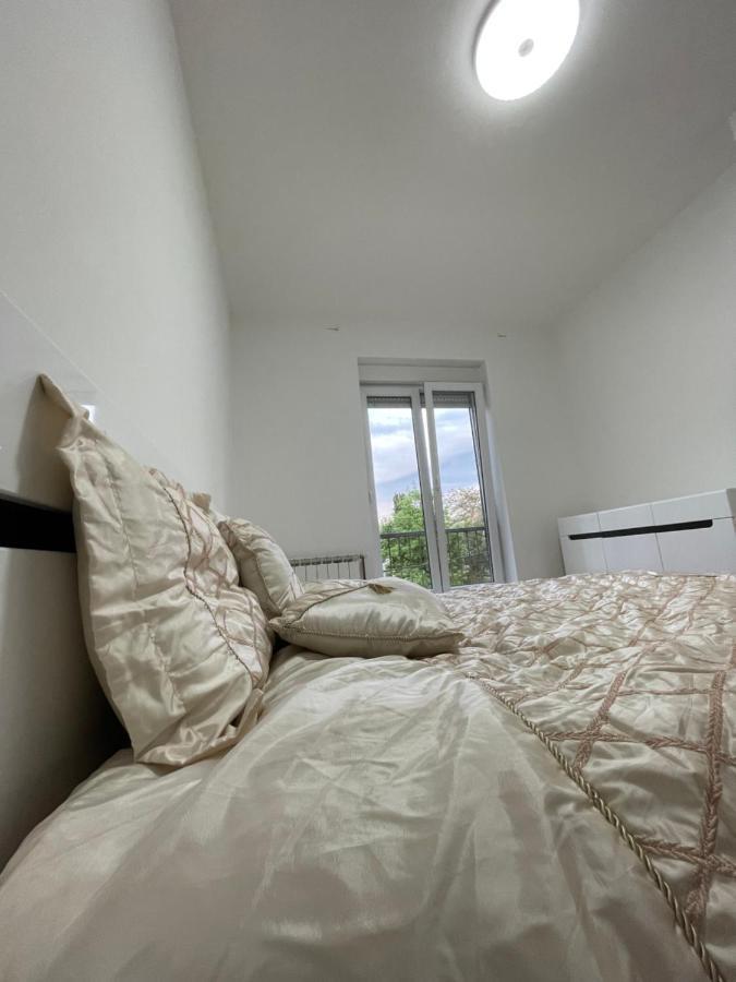 Modern & Cozy 2-Bedroom Vacation Home In Sarajevo Bagian luar foto