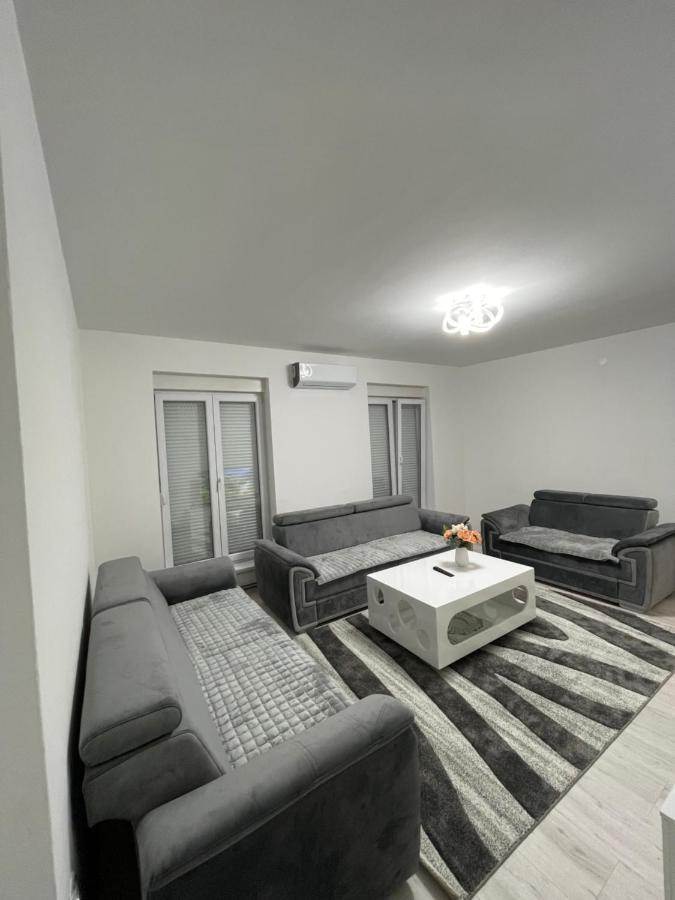 Modern & Cozy 2-Bedroom Vacation Home In Sarajevo Bagian luar foto