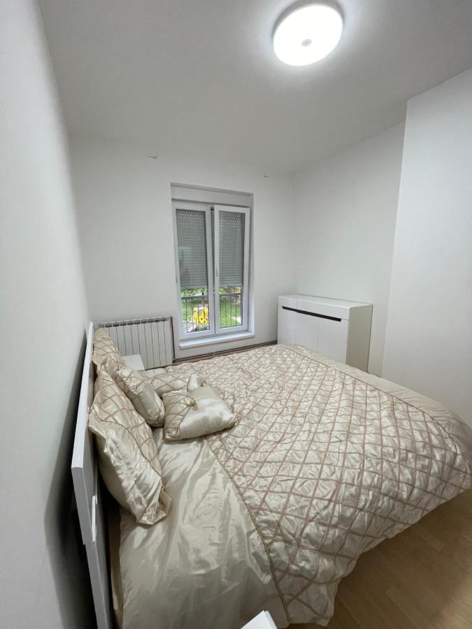 Modern & Cozy 2-Bedroom Vacation Home In Sarajevo Bagian luar foto