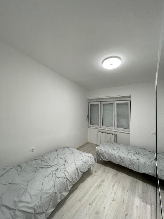 Modern & Cozy 2-Bedroom Vacation Home In Sarajevo Bagian luar foto