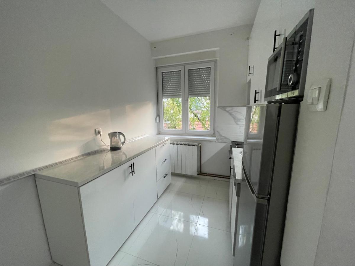 Modern & Cozy 2-Bedroom Vacation Home In Sarajevo Bagian luar foto
