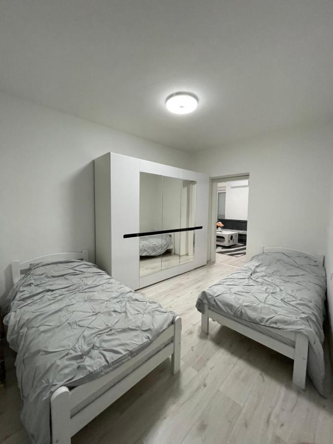 Modern & Cozy 2-Bedroom Vacation Home In Sarajevo Bagian luar foto